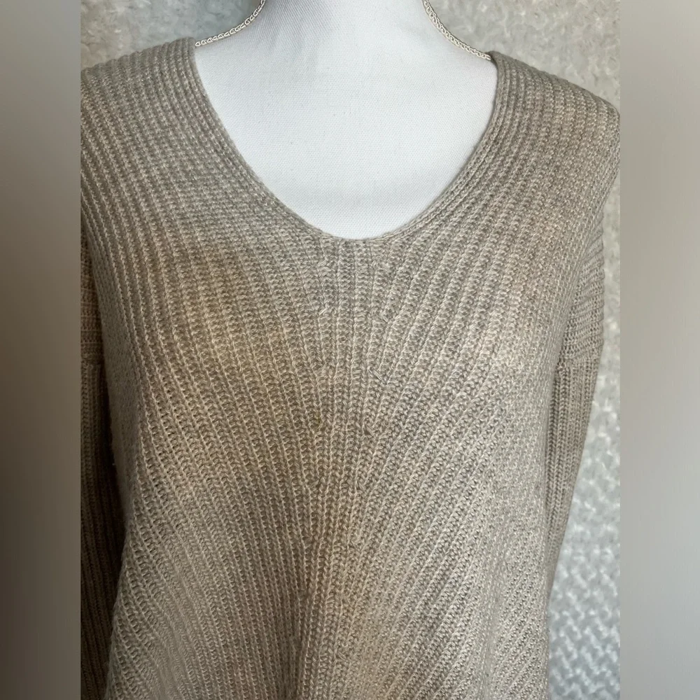 Marine Layer v neck sweater size medium - Picture 2 of 7